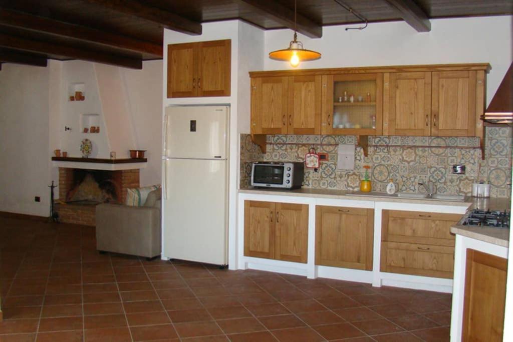 Bella Casa Con Giardino A 10 Minuti Dal Mare Apartment Алиенту Екстериор снимка